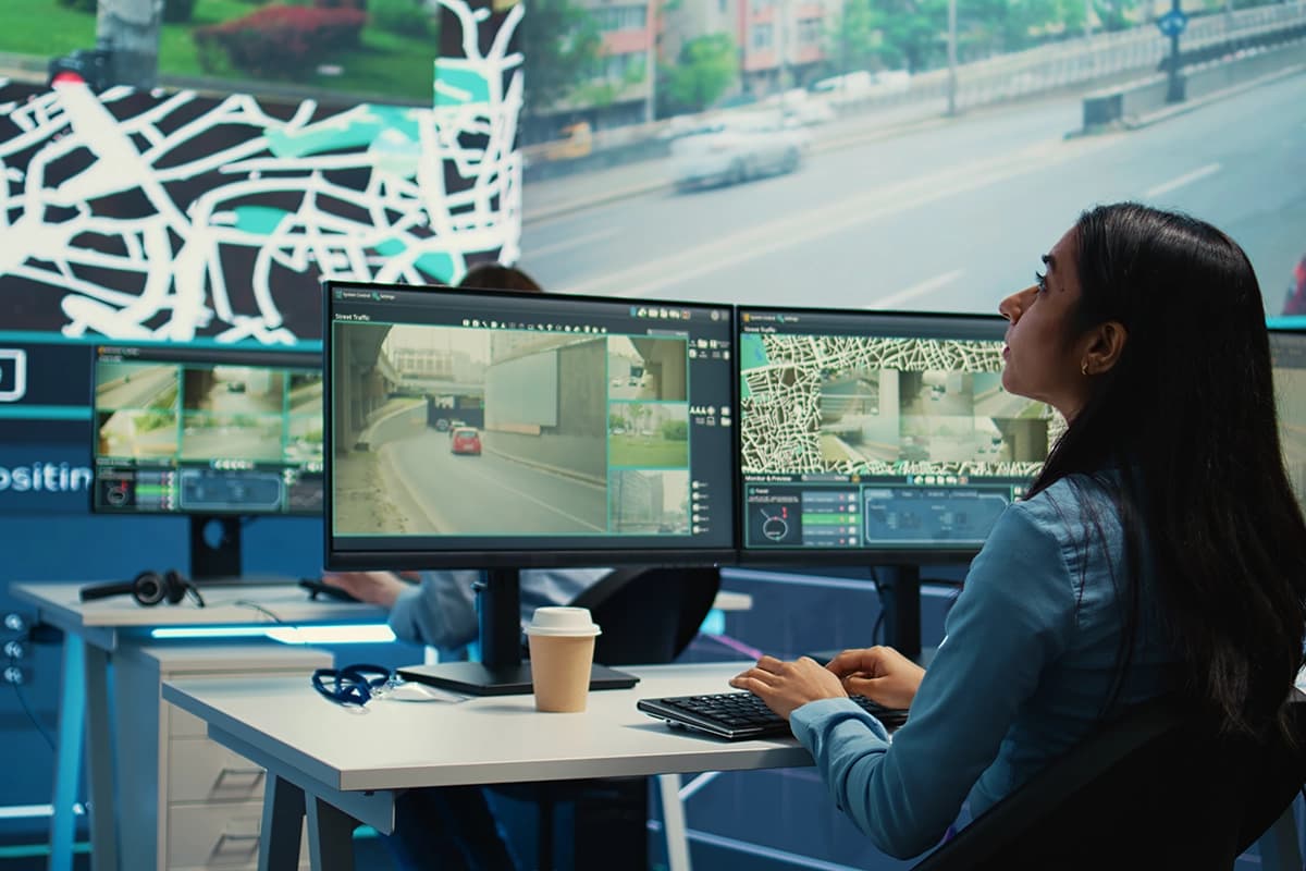 Shipping Agency Employee Using Visual Tracking